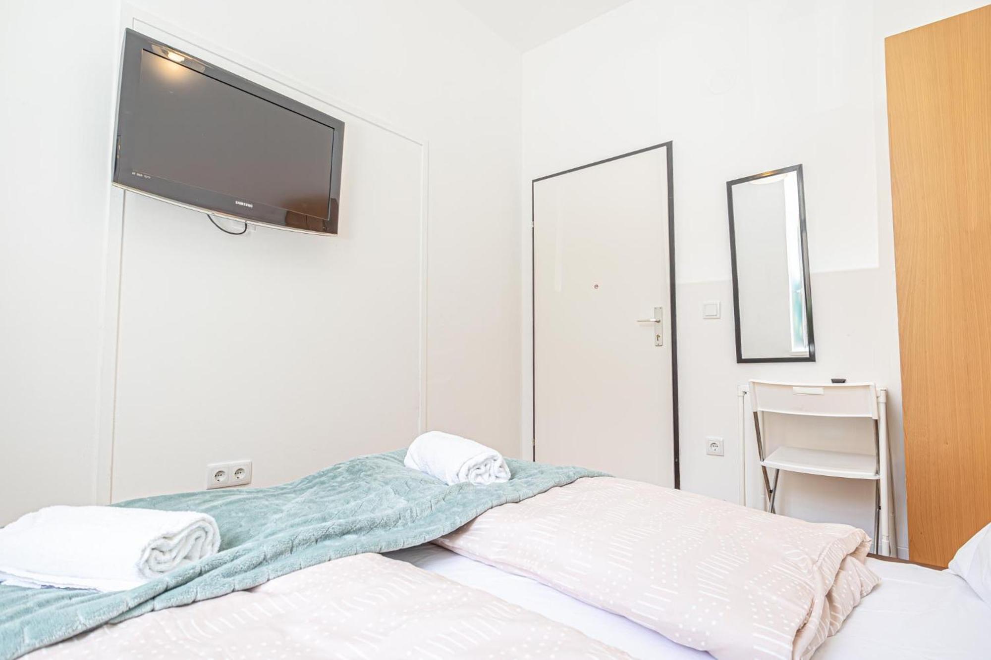 Loevly Shared 6Br With Garden Near Danube & Millenium City Виена Екстериор снимка