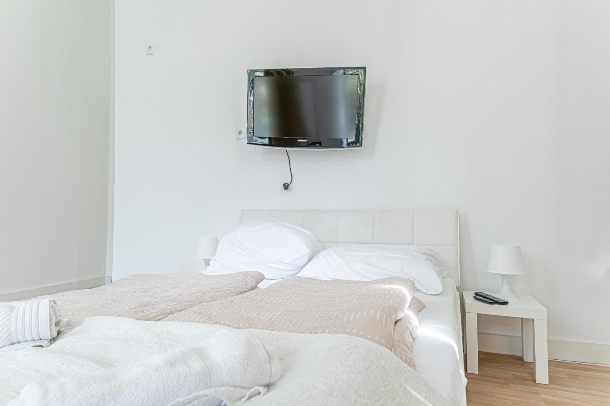 Loevly Shared 6Br With Garden Near Danube & Millenium City Виена Екстериор снимка