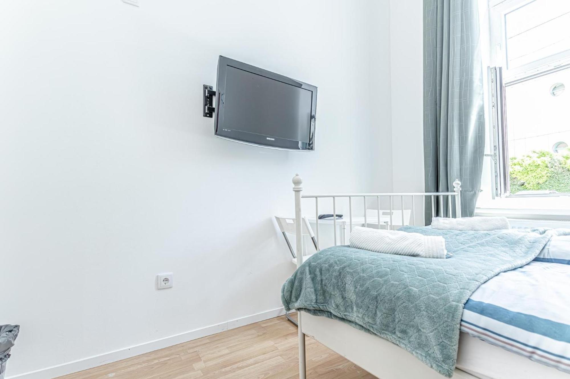 Loevly Shared 6Br With Garden Near Danube & Millenium City Виена Екстериор снимка