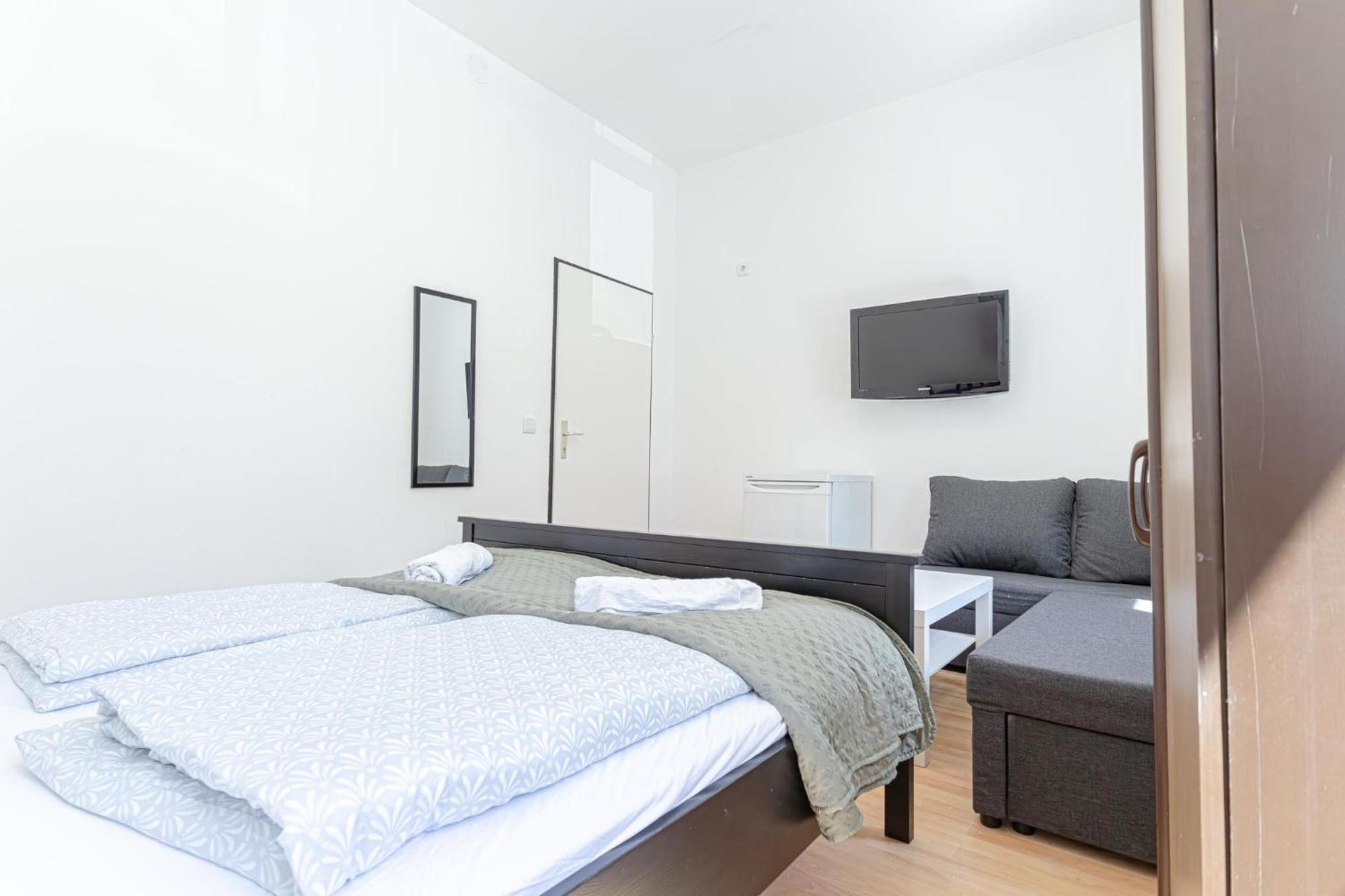 Loevly Shared 6Br With Garden Near Danube & Millenium City Виена Екстериор снимка