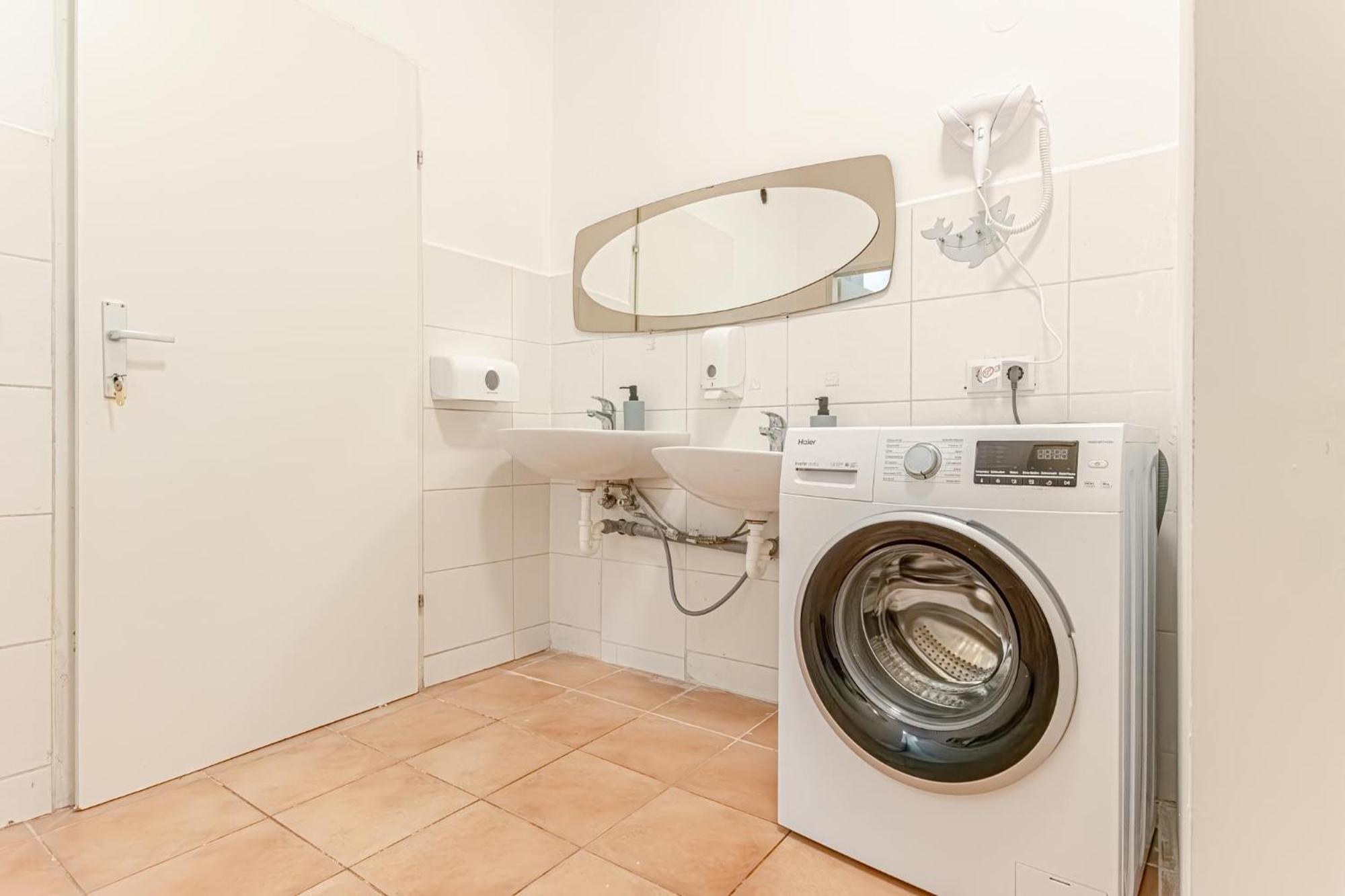 Loevly Shared 6Br With Garden Near Danube & Millenium City Виена Екстериор снимка